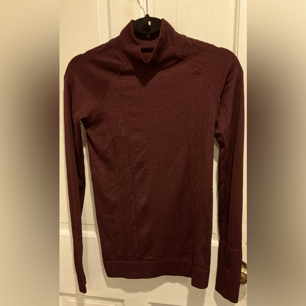 Women’s Lululemon Burgundy long sleeve